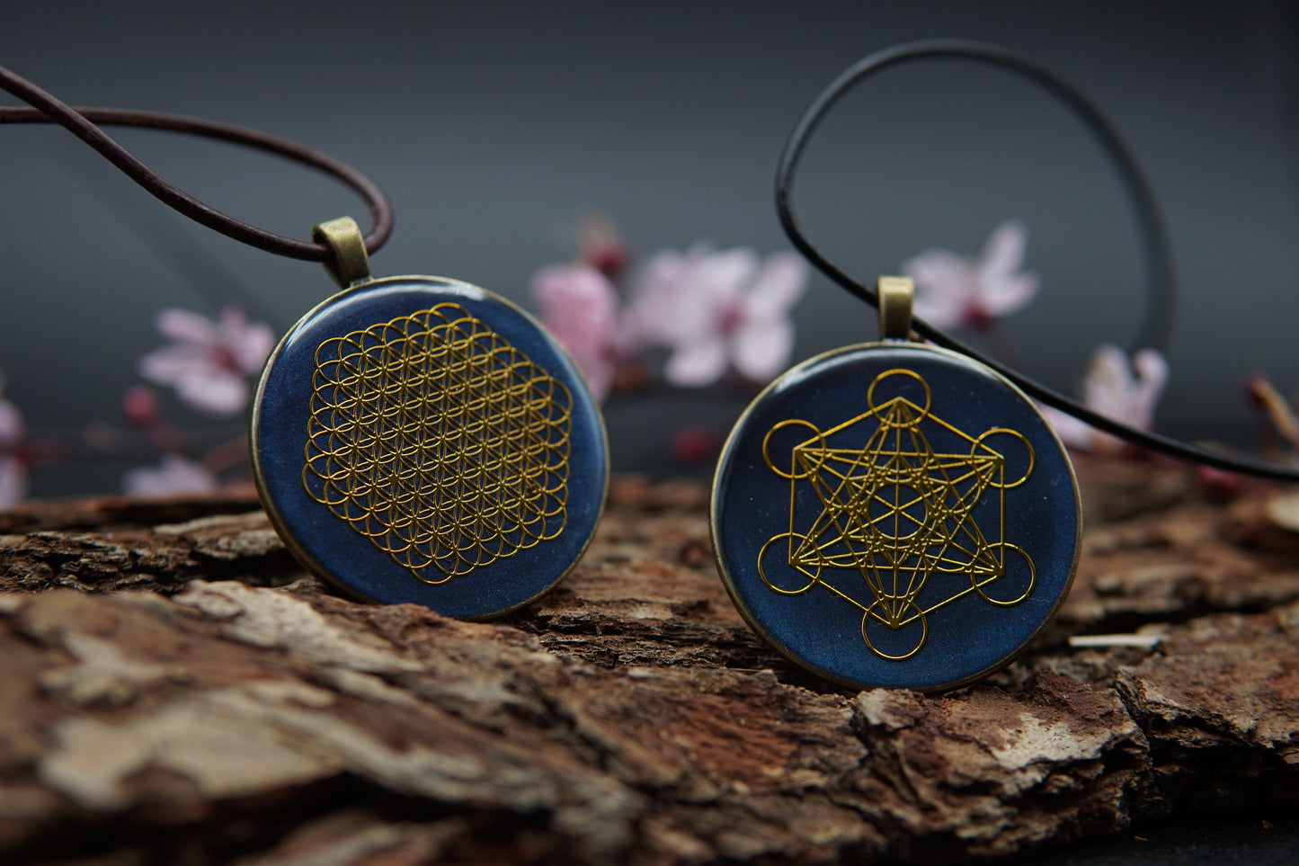 Flower of Life Orgonite Amulet – Talisman for Women – Blue Bronze Design
