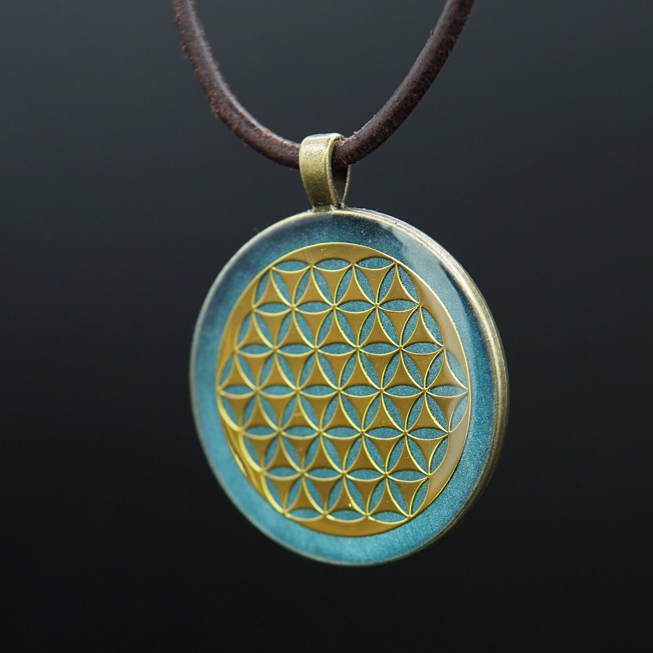 Blume des Lebens Orgonit – Vishuddha Chakra – Schmuck für Selbstausdruck