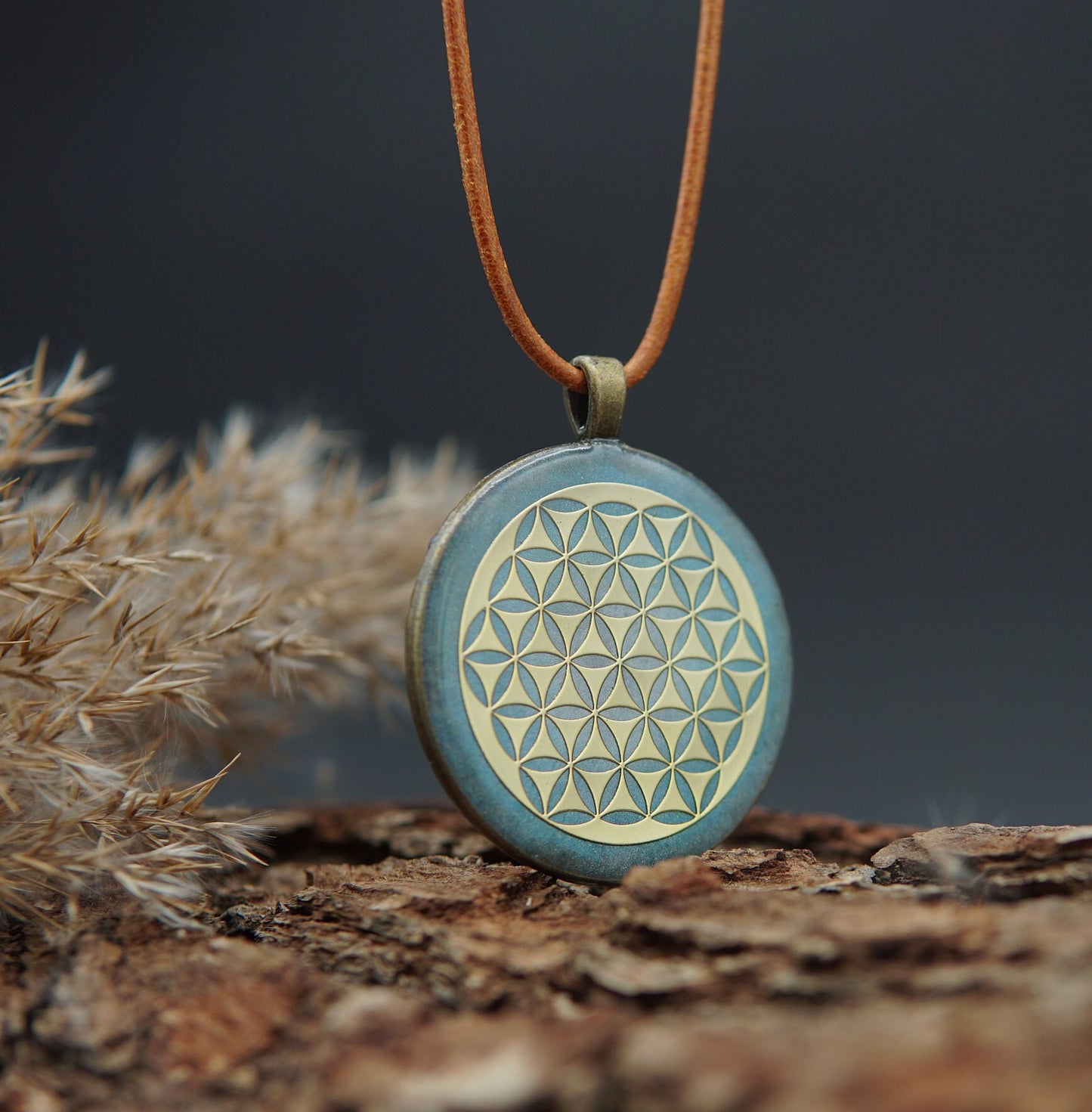Flower of Life Orgonite – Pendant for spiritual harmony & energy flow