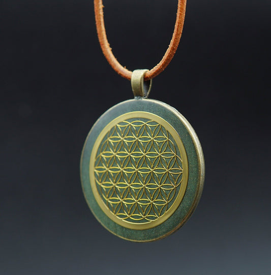 Green Orgonite Amulet – Flower of Life for Grounding & Energy Harmonization