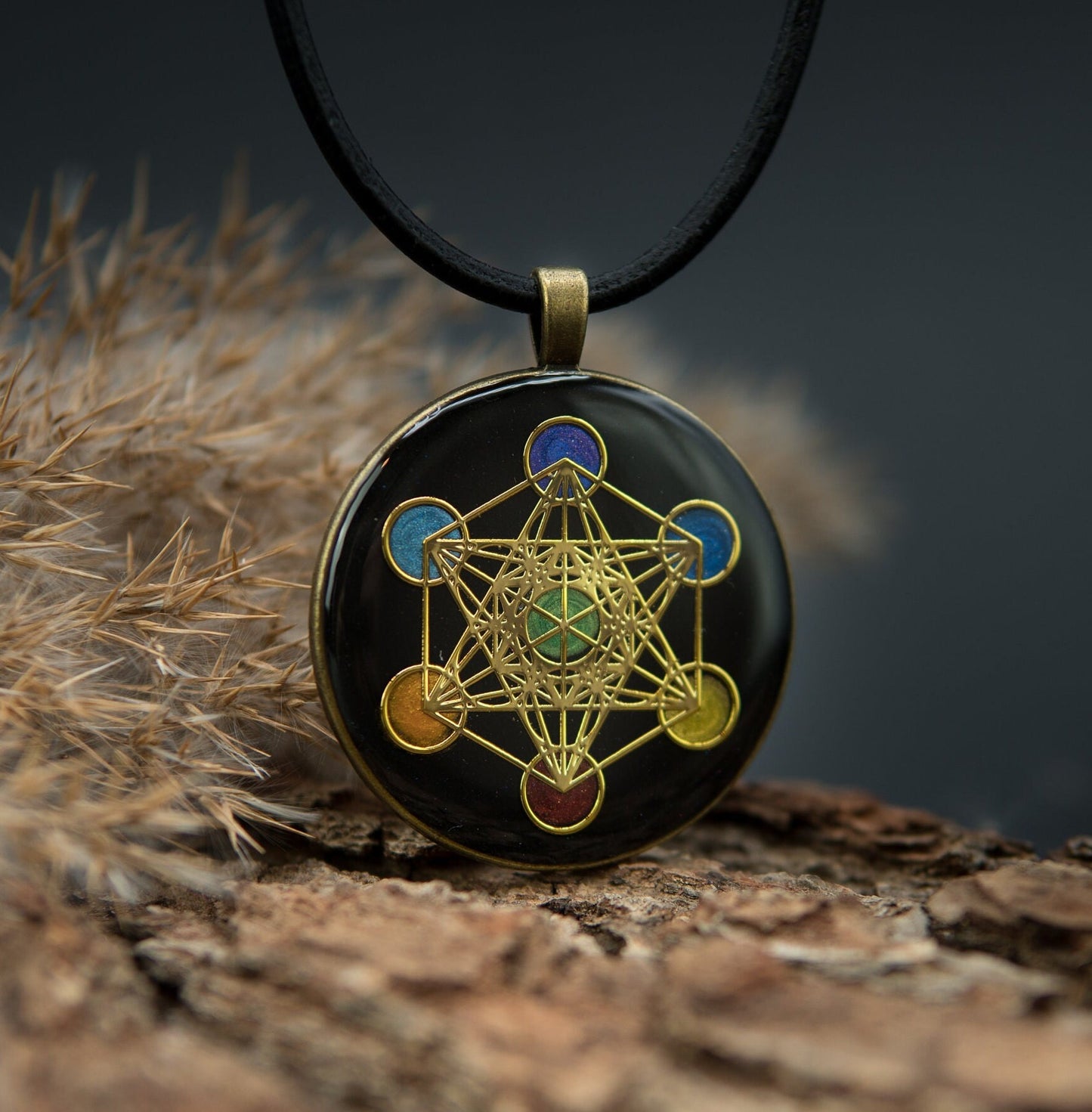 Metatron Orgonit Amulett – Chakra-Farben, Lichtarbeit & spirituelle Balance