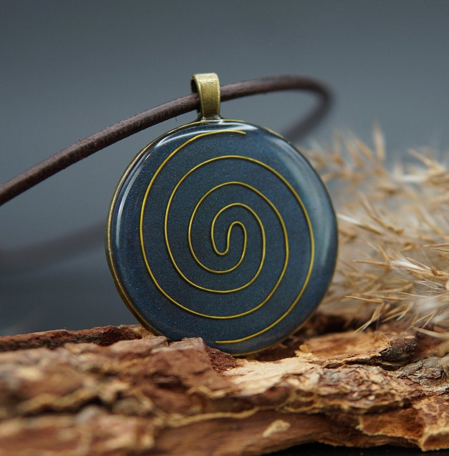 Energy pendant with spiral symbol – Orgonite for lightwork, chi & clarity
