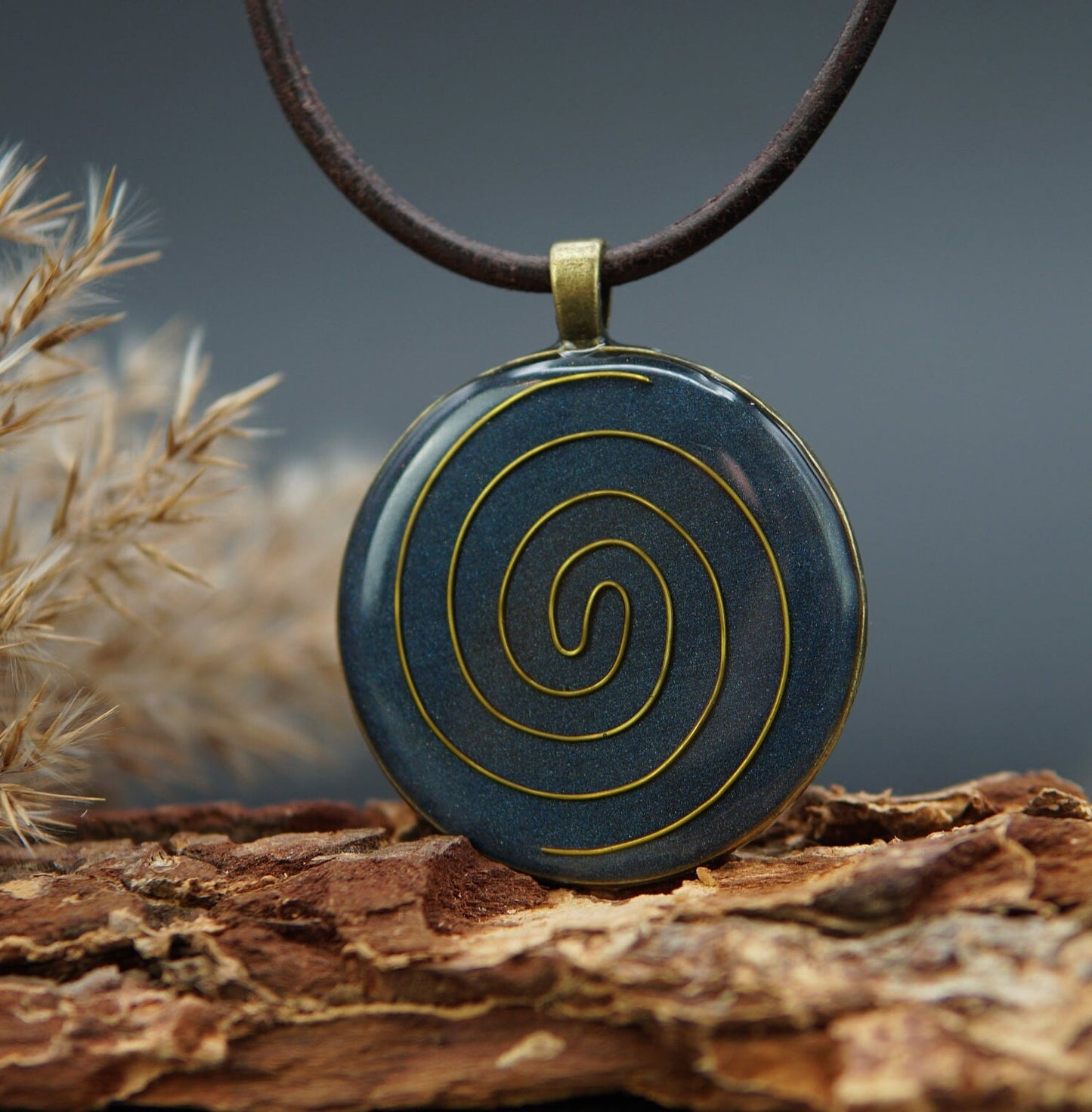 Energy pendant with spiral symbol – Orgonite for lightwork, chi & clarity