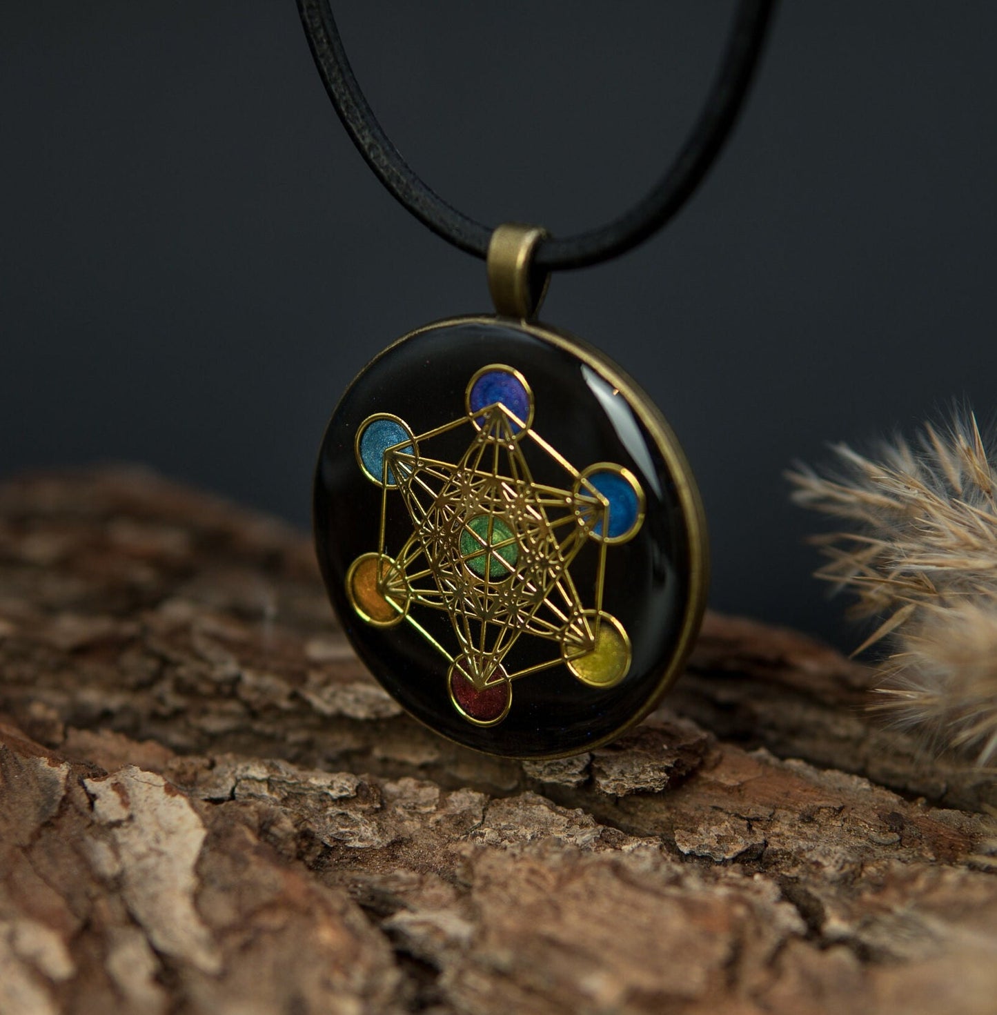 Metatron Orgonit Amulett – Chakra-Farben, Lichtarbeit & spirituelle Balance