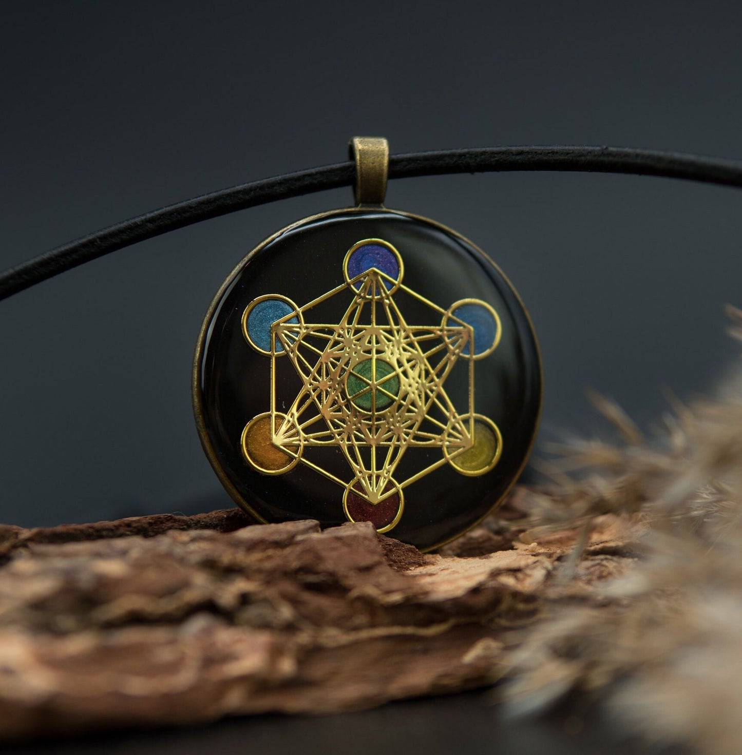 Metatron Orgonit Amulett – Chakra-Farben, Lichtarbeit & spirituelle Balance