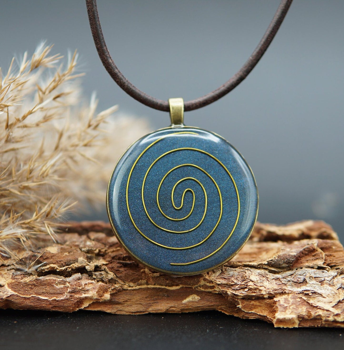 Energy pendant with spiral symbol – Orgonite for lightwork, chi & clarity