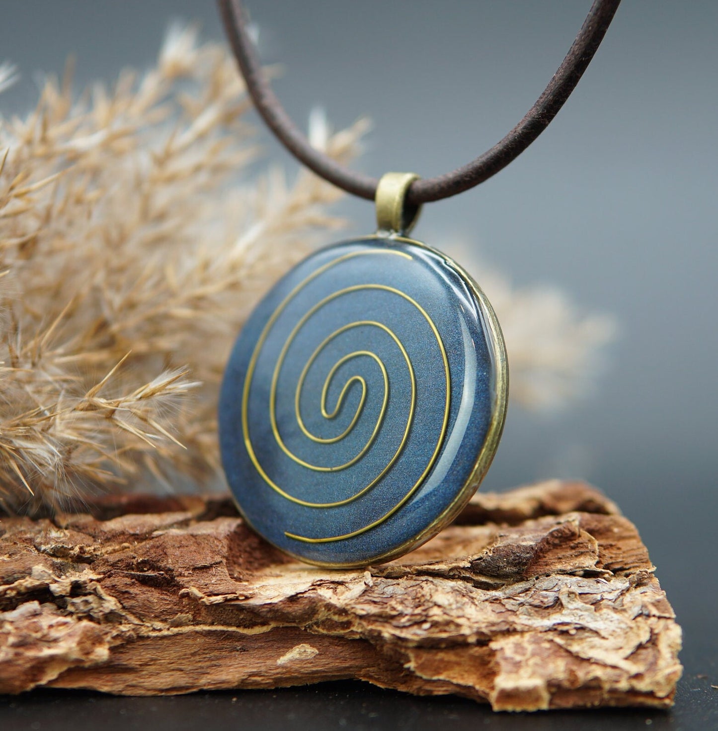 Energy pendant with spiral symbol – Orgonite for lightwork, chi & clarity