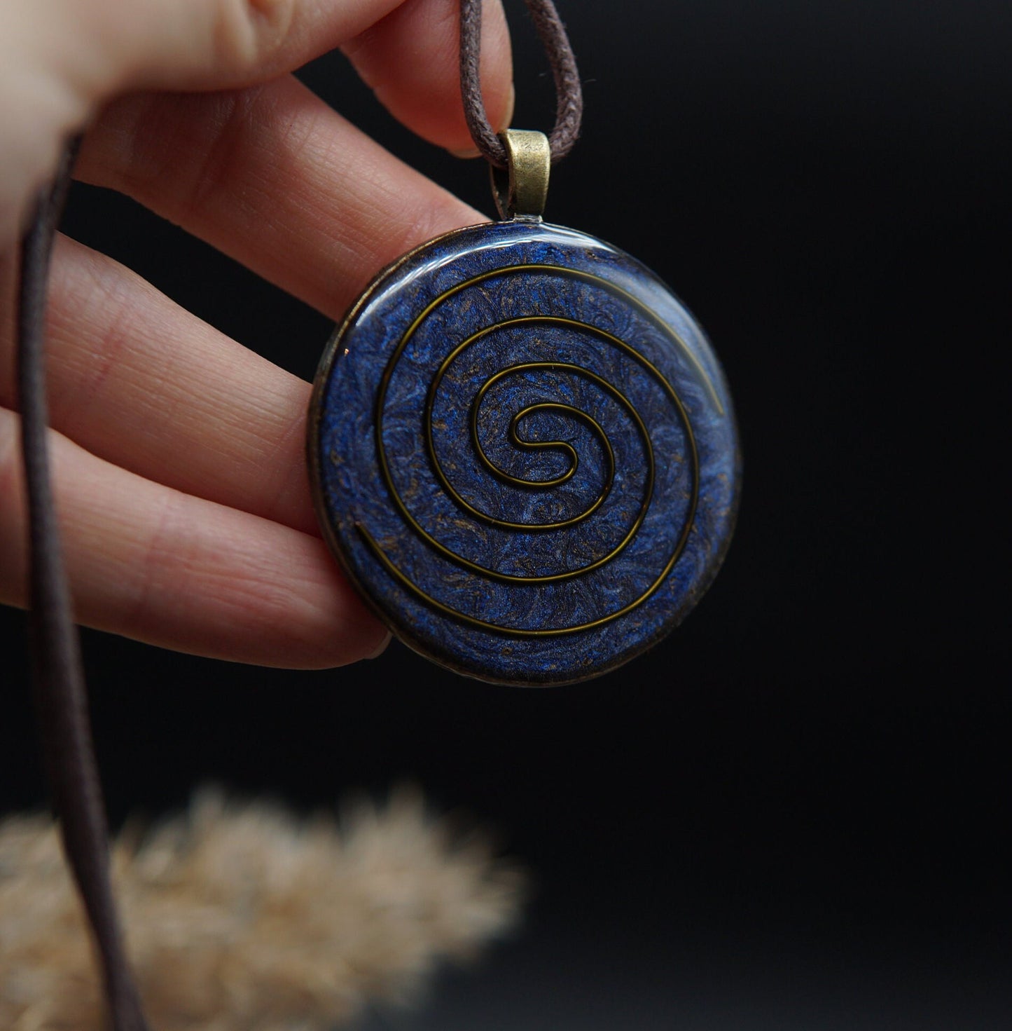 Kosmische Spirale Orgonit – Ajna Chakra Amulett für Intuition, Schutz & Harmonie