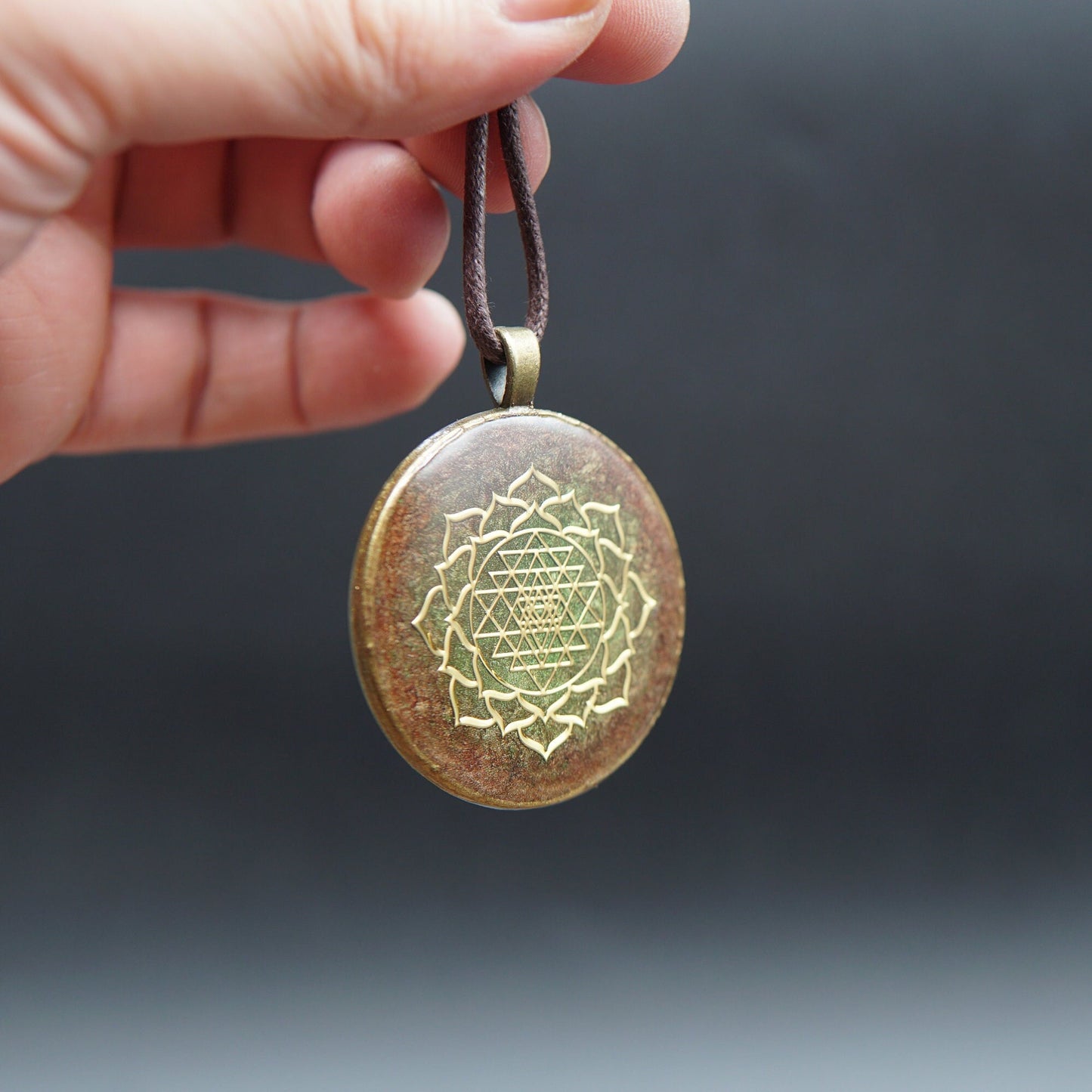 Sri Yantra Orgonit Amulett – Feng Shui Schutz & Energie Talisman