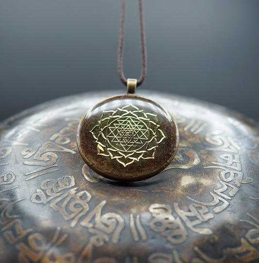 Sri Yantra Orgonite Amulet – Feng Shui Protection & Energy Talisman
