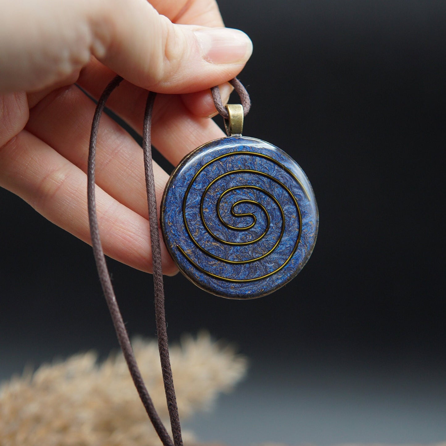Kosmische Spirale Orgonit – Ajna Chakra Amulett für Intuition, Schutz & Harmonie