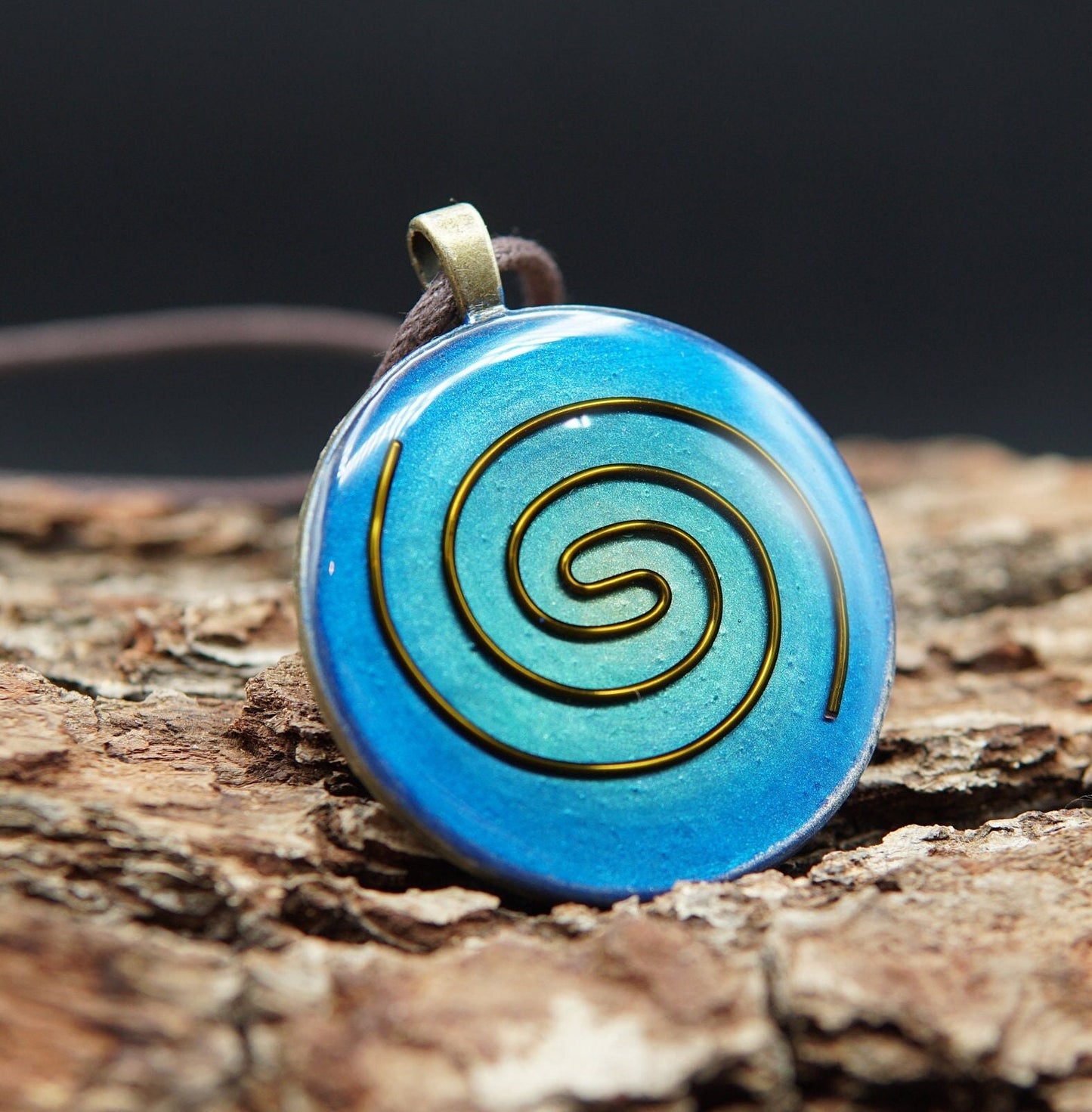 Kosmische Spirale Orgonit – Halschakra (Vishuddha) Amulett für Intuition & Schutz