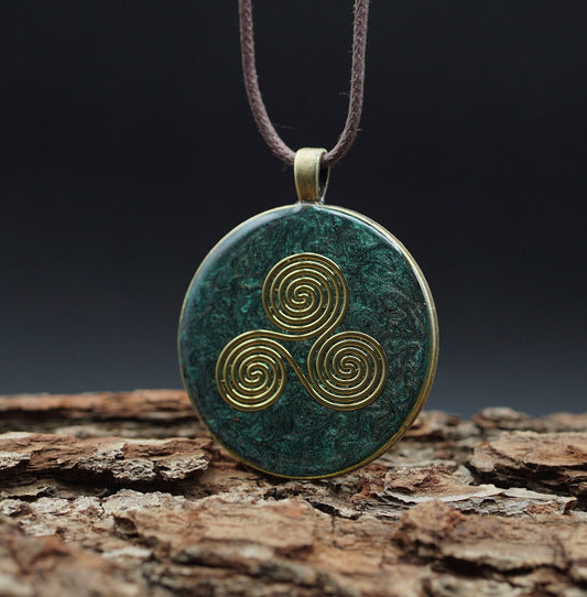 Triskele Orgonite – Celtic Talisman for Protection, Luck & Alignment