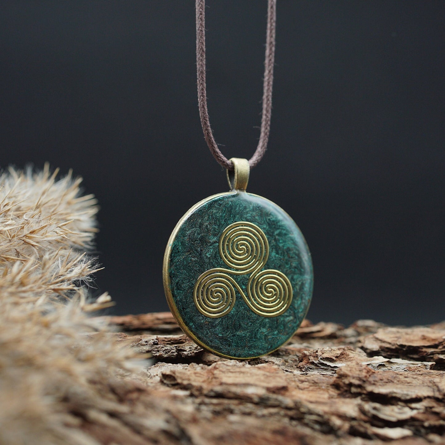 Triskele Orgonit – Keltischer Talisman für Schutz, Glück & Ausrichtung