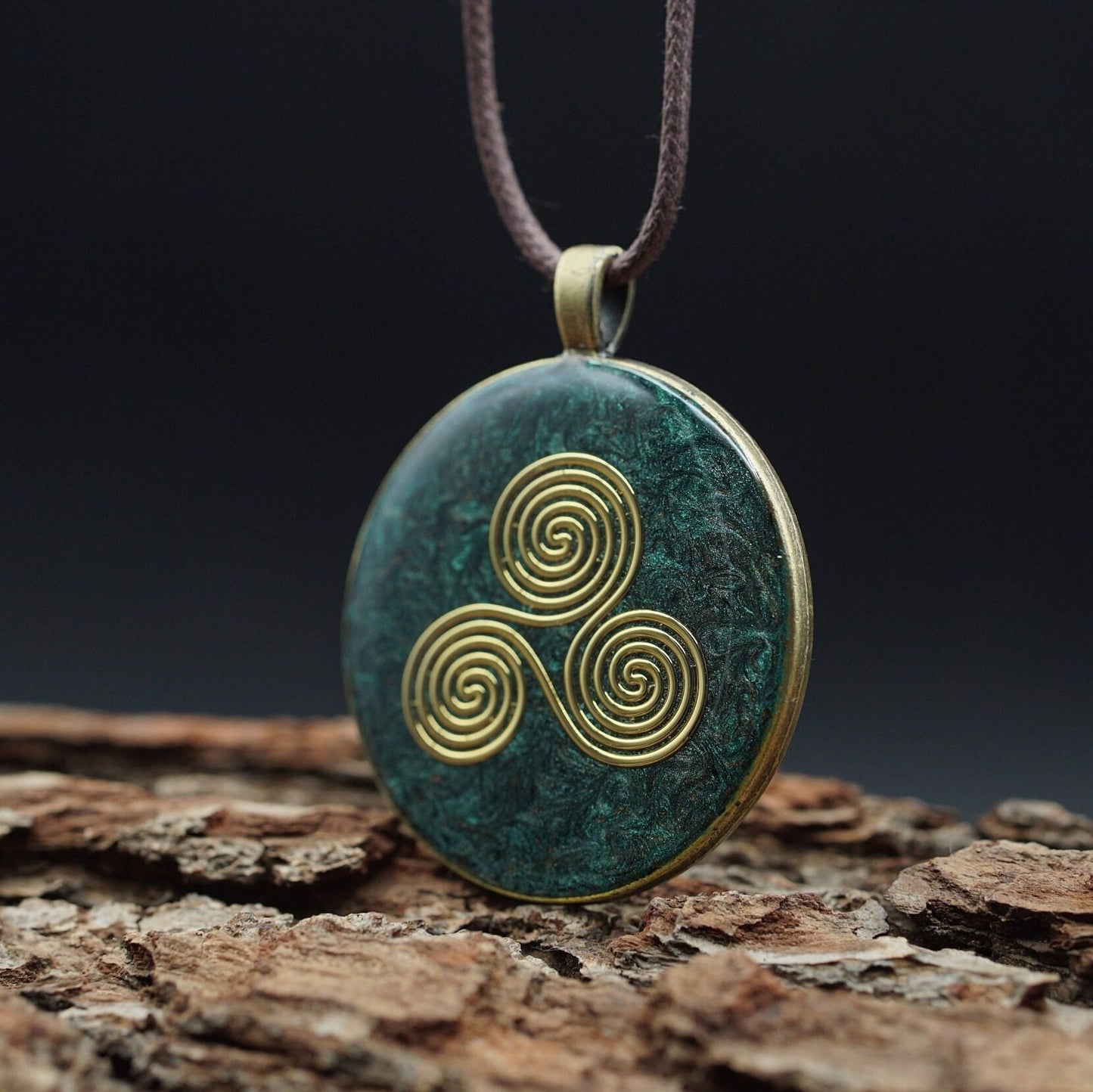 Triskele Orgonit – Keltischer Talisman für Schutz, Glück & Ausrichtung