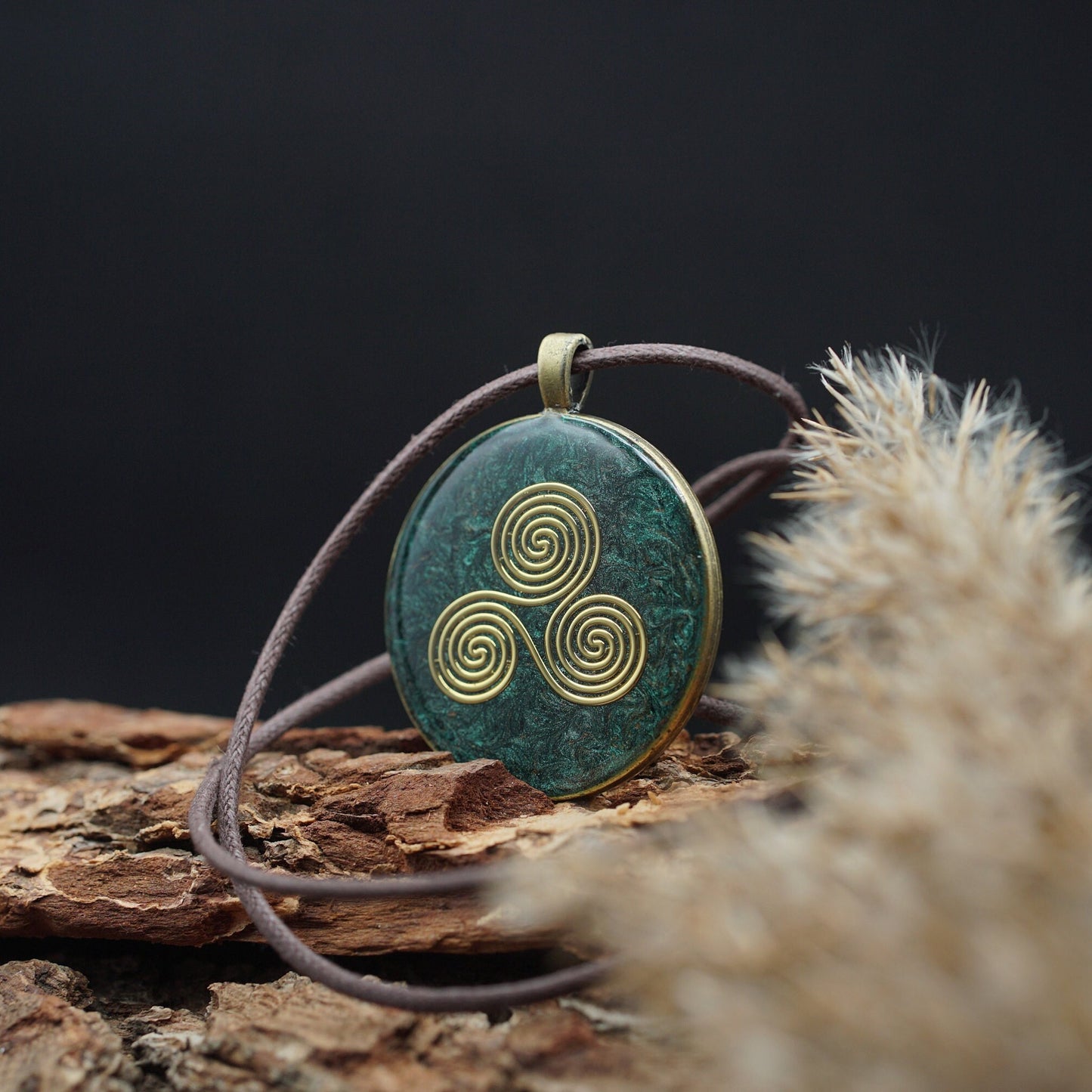 Triskele Orgonit – Keltischer Talisman für Schutz, Glück & Ausrichtung