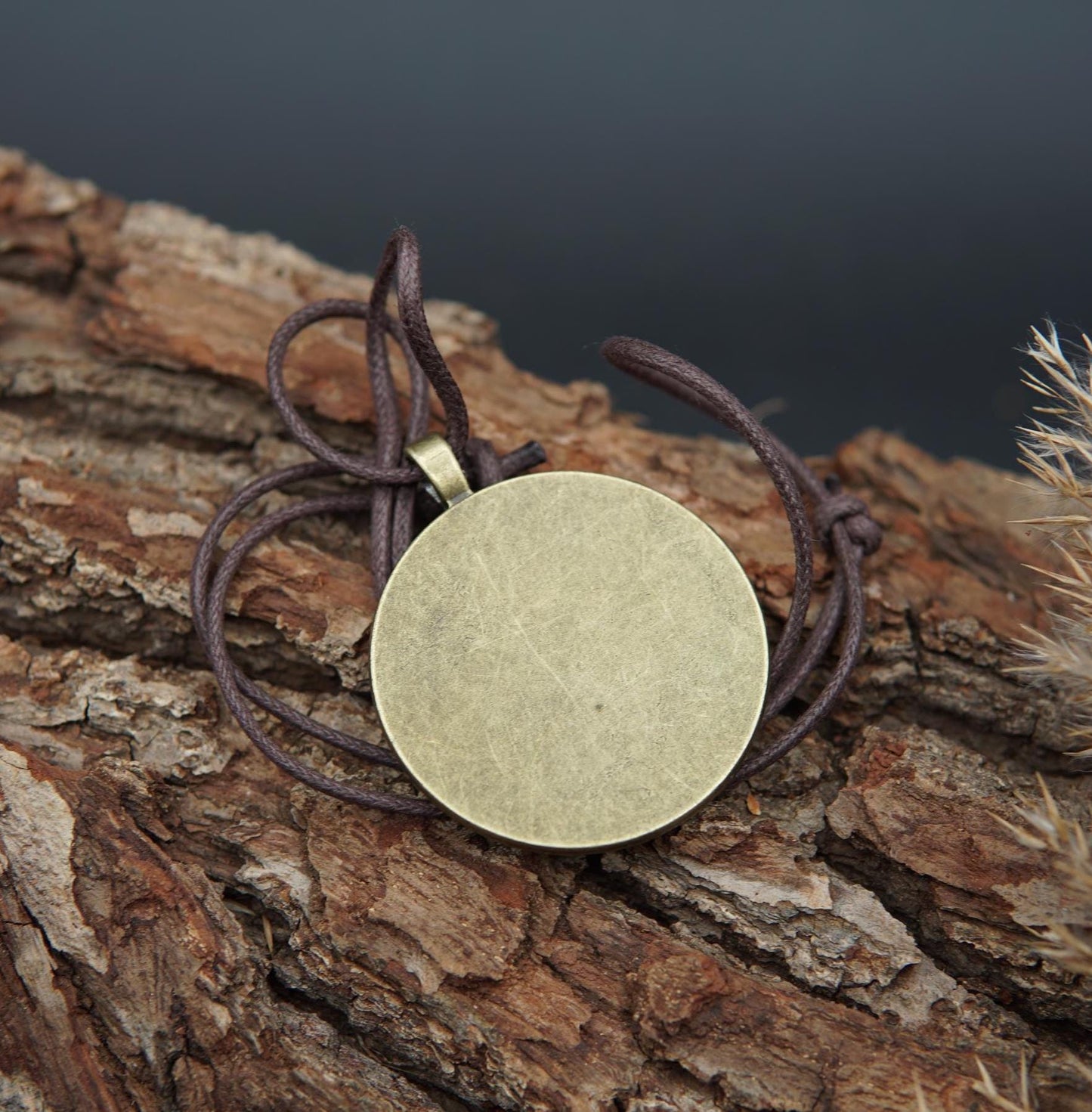 Orgonit Talisman – Triskele in Türkis – Schmuckstück für Harmonie & Zentrierung