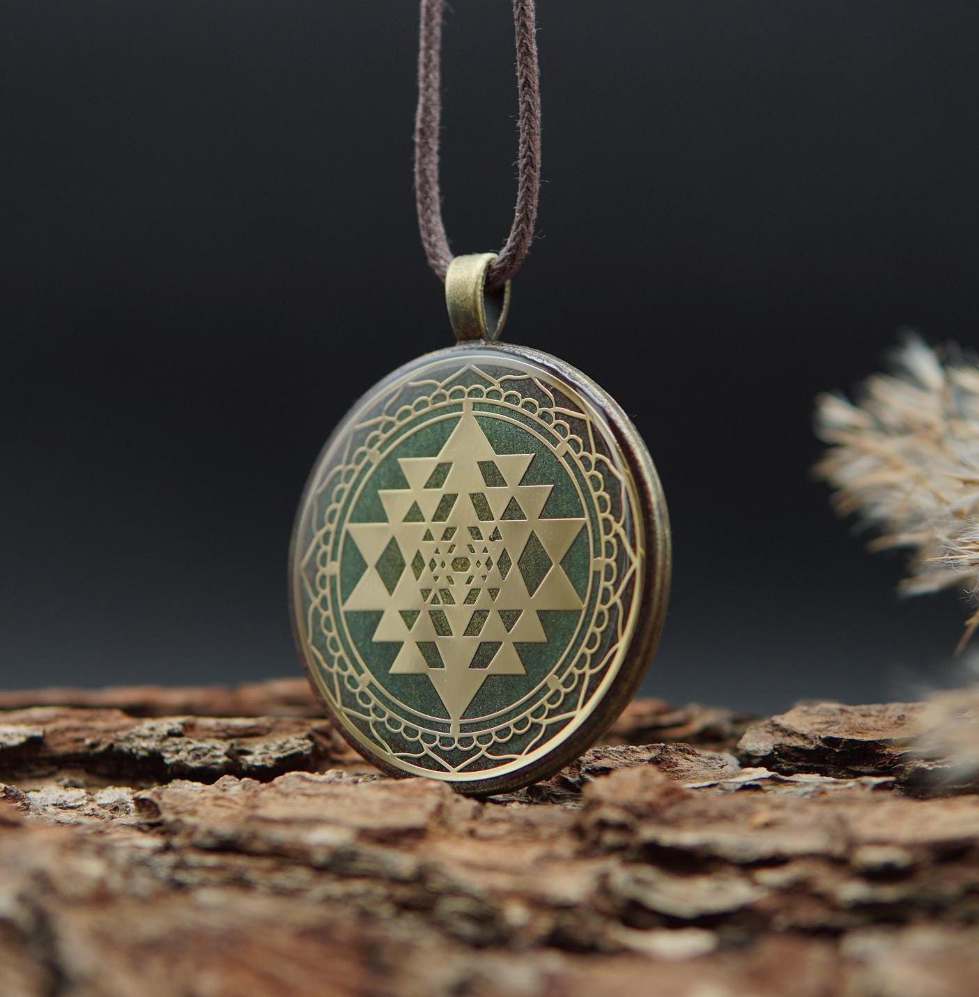 Sri Yantra Orgonit Talisman – Energie Amulett für Schutz, Lichtarbeit & Feng Shui