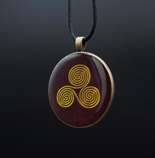 Triskele Orgonite Amulet – Prana Chi Celtic Talisman in Bordeaux