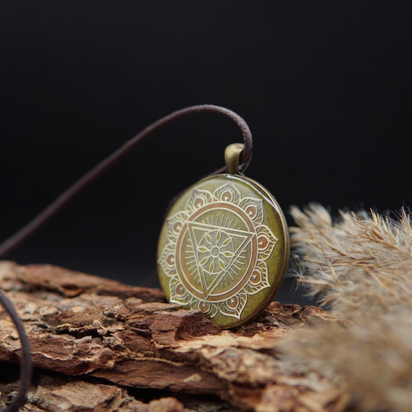 Solarplexus Chakra Orgonit – Energieamulett für Stärke & Selbstbewusstsein