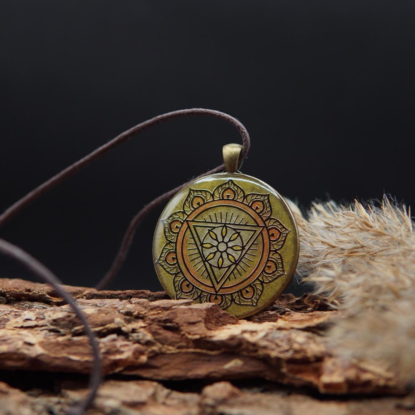 Solarplexus Chakra Orgonit – Energieamulett für Stärke & Selbstbewusstsein