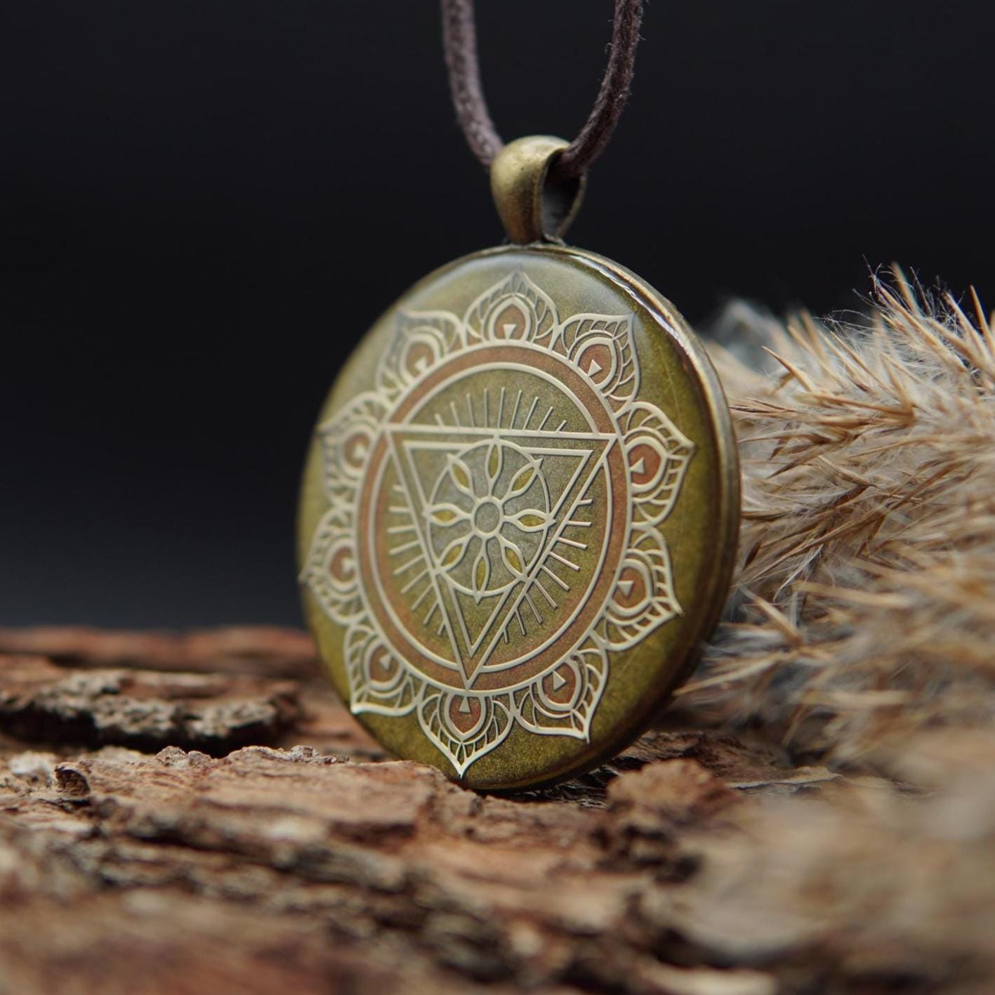 Solarplexus Chakra Orgonit – Energieamulett für Stärke & Selbstbewusstsein