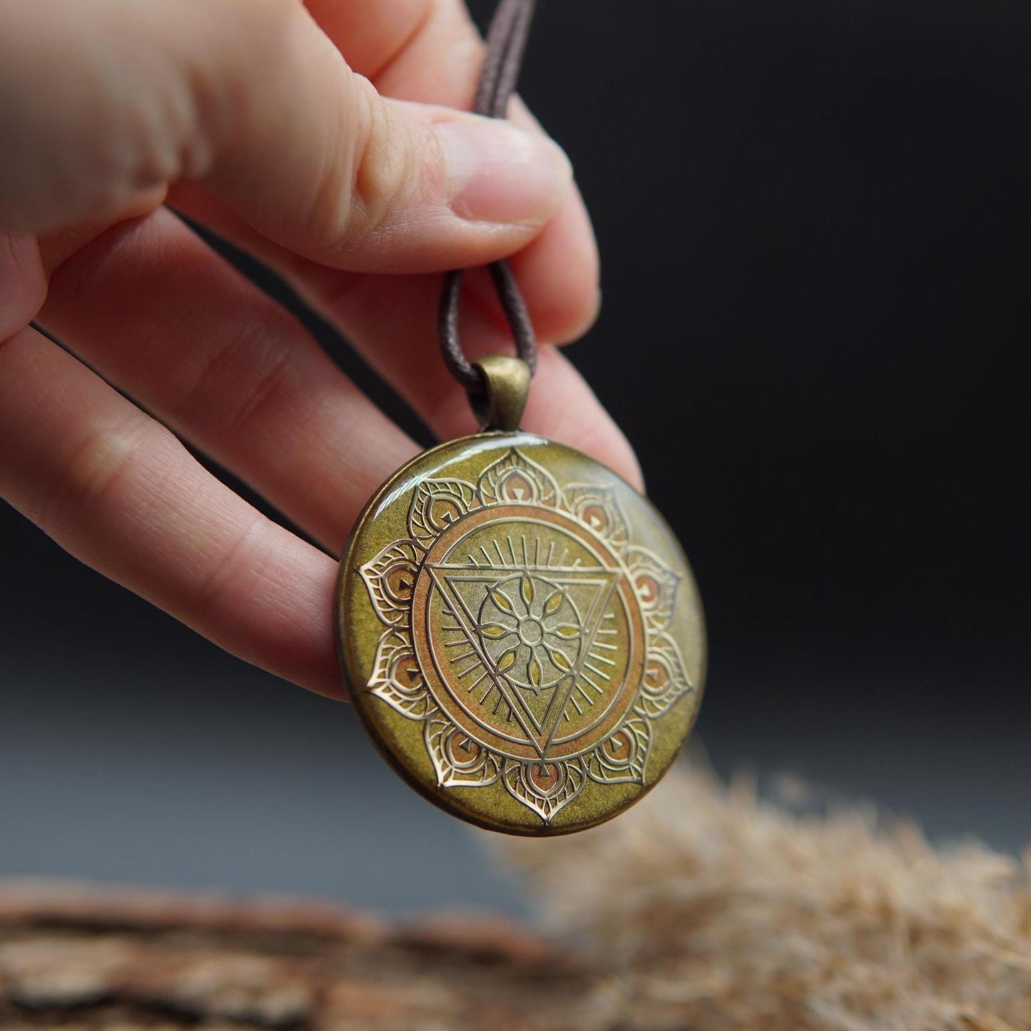 Solarplexus Chakra Orgonit – Energieamulett für Stärke & Selbstbewusstsein