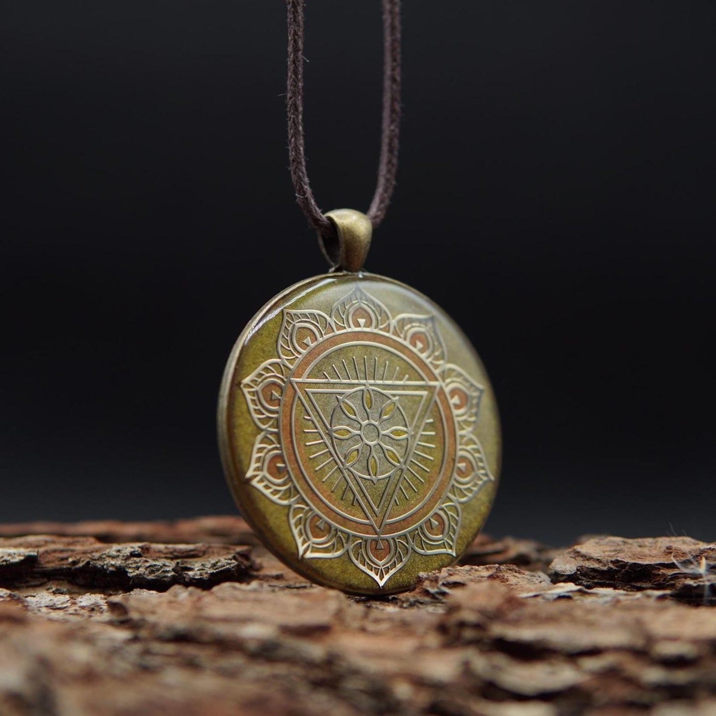Solarplexus Chakra Orgonit – Energieamulett für Stärke & Selbstbewusstsein
