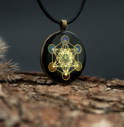 Metatron Orgonit Amulett – Chakra-Farben, Lichtarbeit & spirituelle Balance