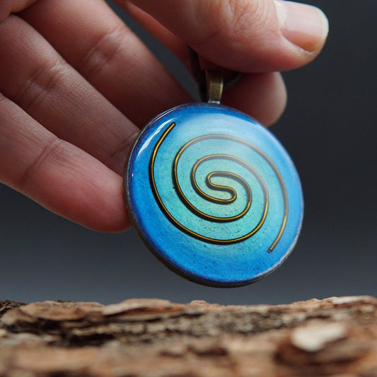 Kosmische Spirale Orgonit – Halschakra (Vishuddha) Amulett für Intuition & Schutz