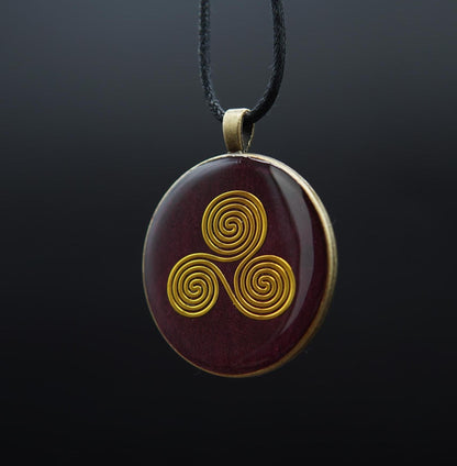 Triskele Orgonit Amulett – Prana Chi Keltischer Talisman in Bordeaux