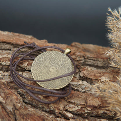 Triskele Orgonit Amulett – Keltischer Schutz Talisman in Grün – Heilige Geometrie