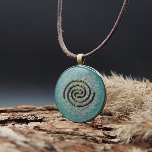 Orgonit Anhänger – Kosmische Spirale für Lichtarbeit, Prana & Schutz (Grün Bronze)